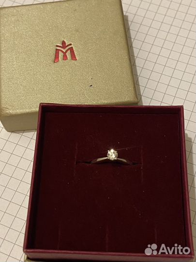 Золотое кольцо с бриллиантом 0.20 мюз