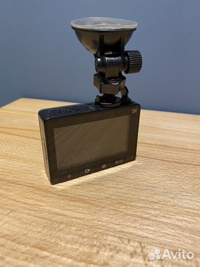 Видеорегистратор YI