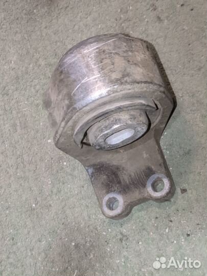 Опора кпп задняя 2004-2009 Land Rover Discovery 3