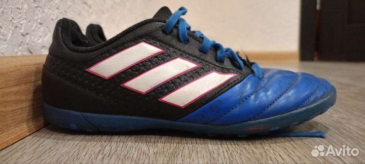 Футбольные бутсы adidas