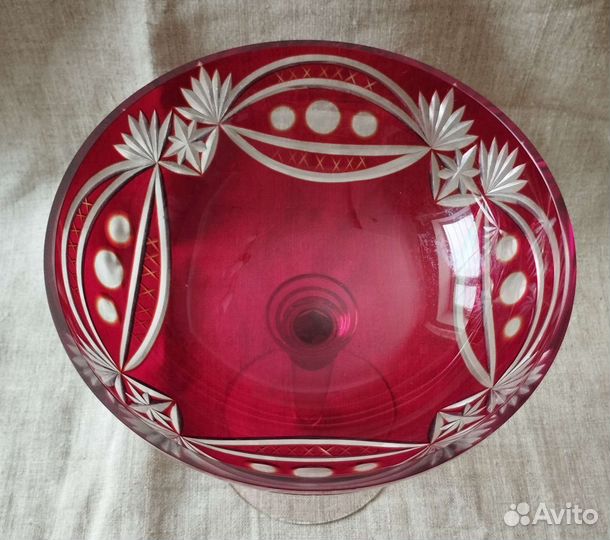 Ваза на ножке. Рубиновое стекло. 50-е