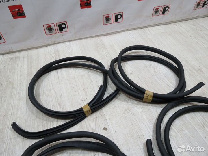 Уплотнитель проема двери Kia Rio 3