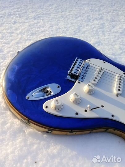 Электро гитара мастеровая из эпоксидной смолы
