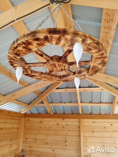 Люстра деревянная