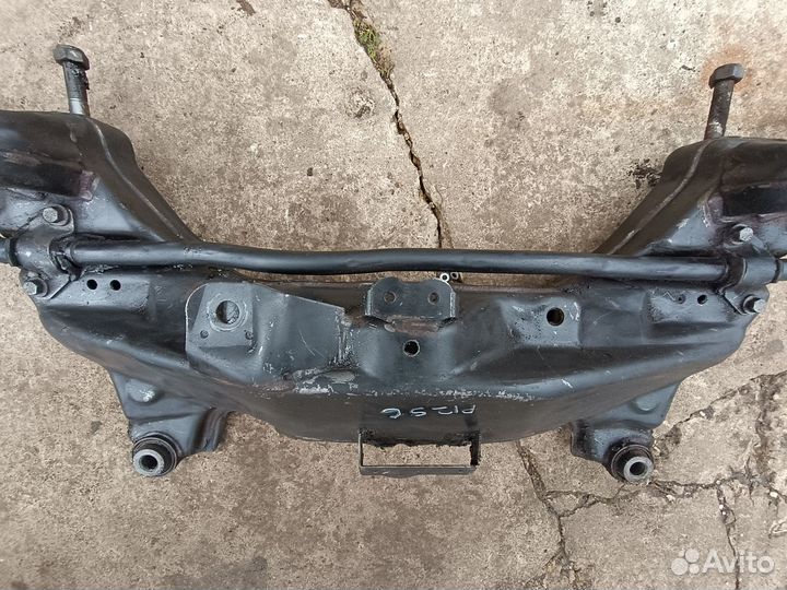 Подрамник Nissan Primera P12