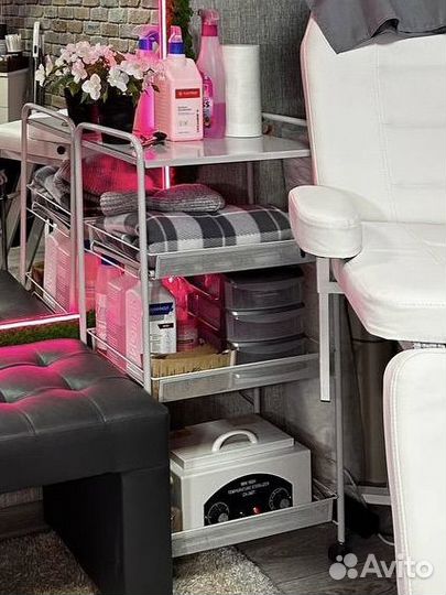 Этажерка на колесиках