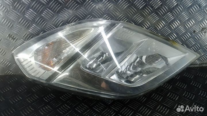 Фара правая nissan NV400 2011