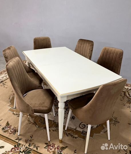 Стол и стулья