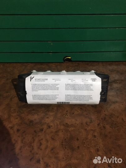 Подушка безопасности в торпедо Audi Q7