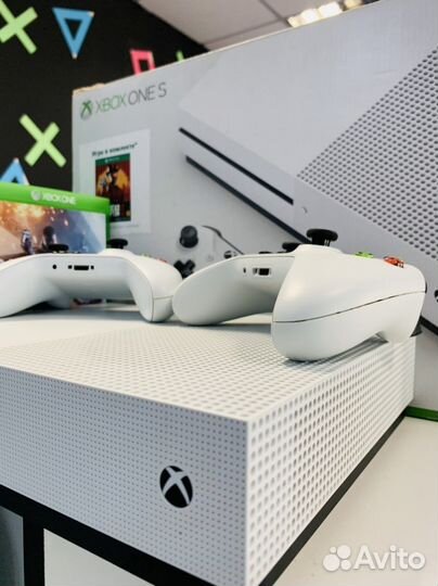 Xbox OneS 1TB+Игры+Джойстик