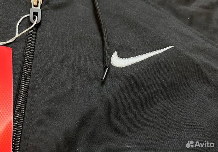 Спортивные костюмы Nike надежные