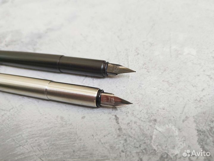 Перьевые ручки в металлическом корпусе, 2 цвета