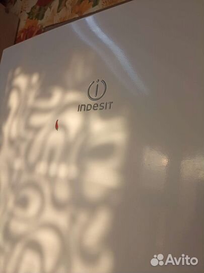 Холодильник indesit