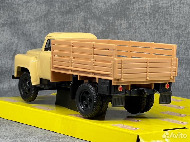 Модель газ 52-05 1/43 наш автопром