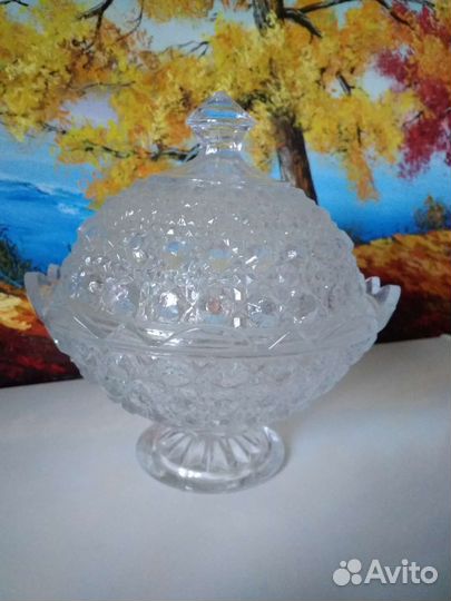 Хрустальные рюмки, блюдо, конфетница