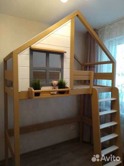 Кровать чердак из массива дерева новая