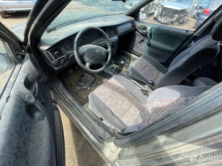 В разборе Opel Vectra B