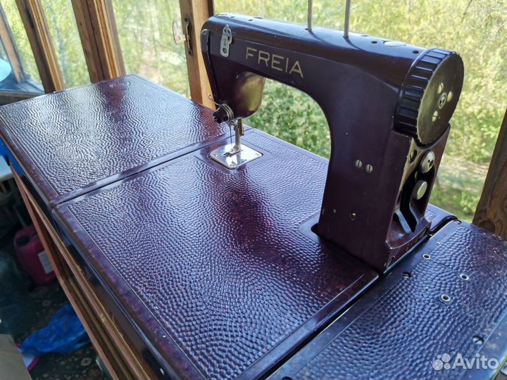 Старинная немецкая швейная машина. Раритет