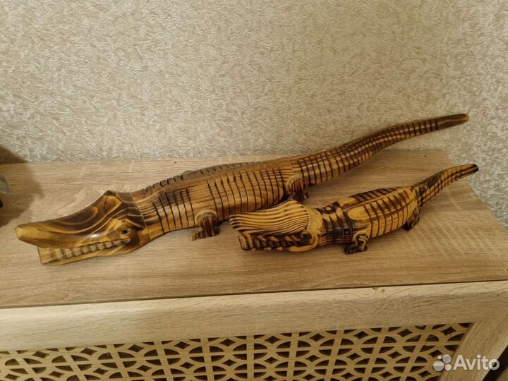 Крокодил деревянный