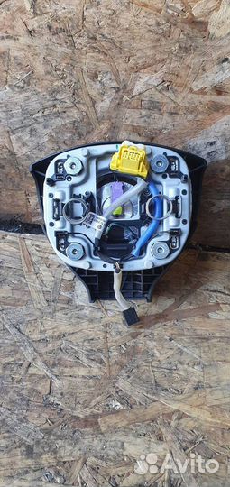 Подушка безопасности в руль Volkswagen Golf V 200