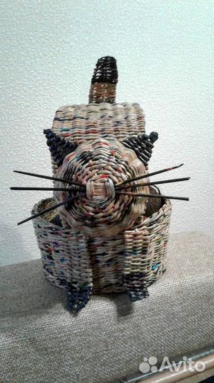 Корзина-кошка из декоративной лозы