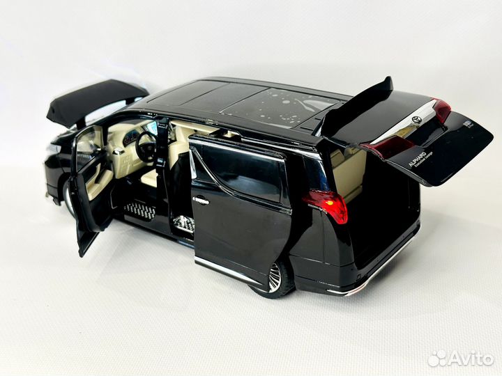 Инерционная машинка Toyota Alphard 1:18 металл