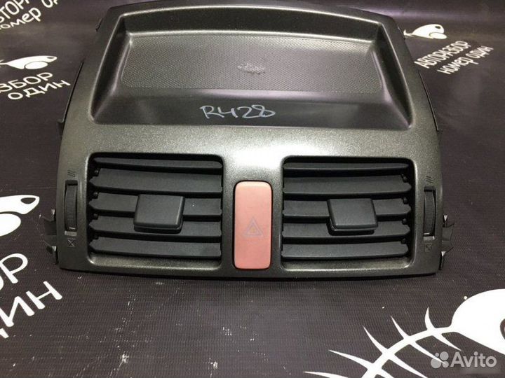 Центральный дефлектор обдува Toyota Auris E150 1.6