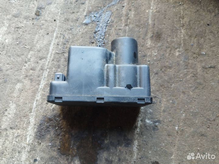 Компрессор центрального замка Audi 100 С3 445 1986