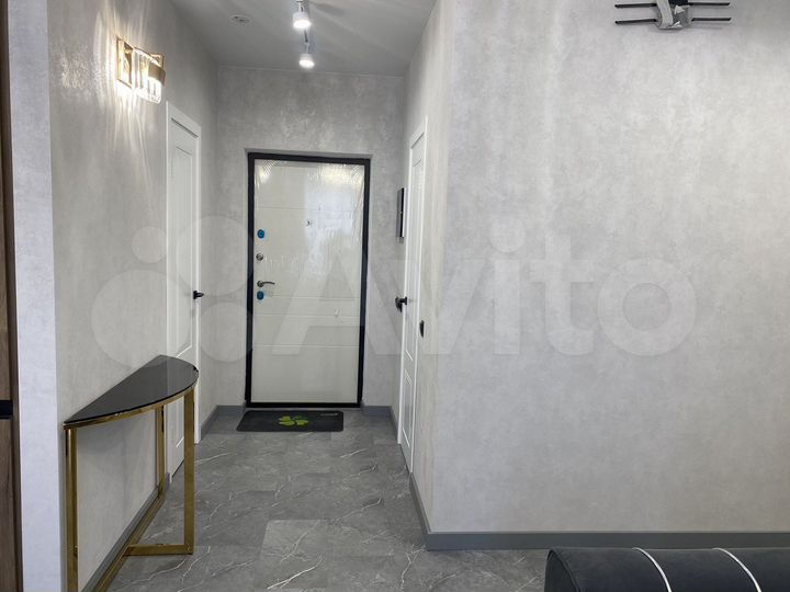 4-к. квартира, 80 м², 1/16 эт.