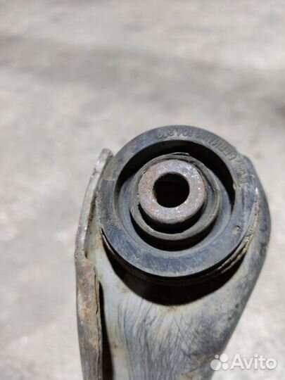 Рычаг подвески нижний передний Audi 80 B3 седан