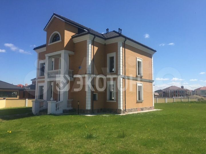 Коттедж 270 м² на участке 18 сот.