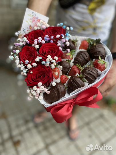 Клубника в шоколаде,фруктовый букет