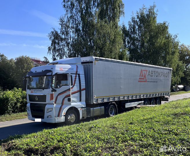 Водитель грузовика на авто компании