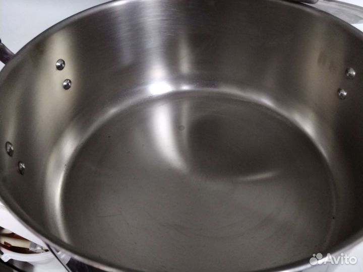 Кастрюля из нержавеющей стали