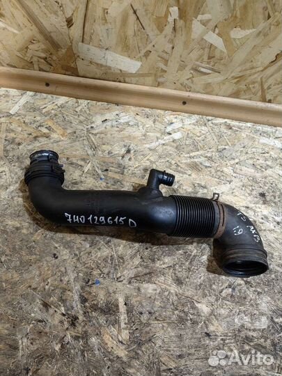 Патрубок Воздушный Транспортер Т5 7H0129615D