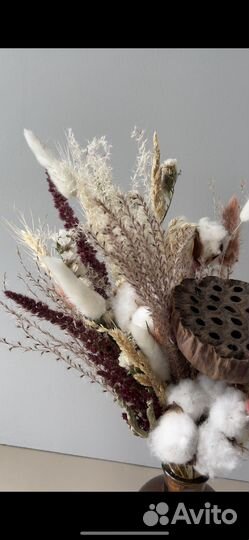 Букет из сухоцветов в вазе
