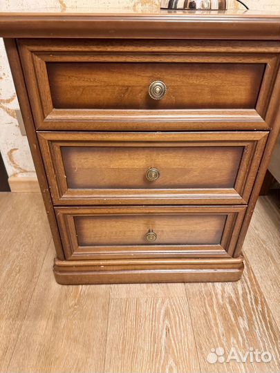 Кровать двухспальная с матрасом и тумбочками