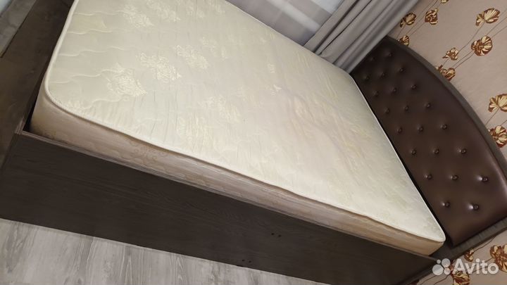 Продам 2-х спальную кровать
