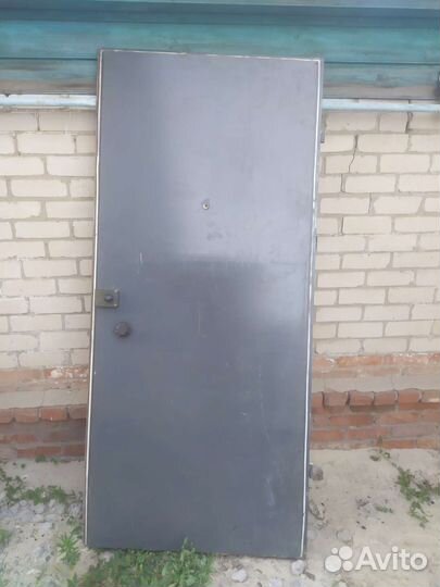 Дверь входная металлическая бу