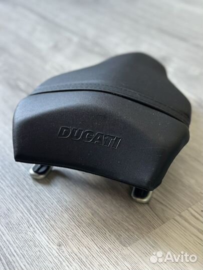 Пассажирское сиденье на Ducati 848, 1098, 1198