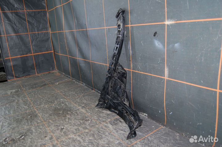 Кронштейн бампера заднего правый - Mercedes W213