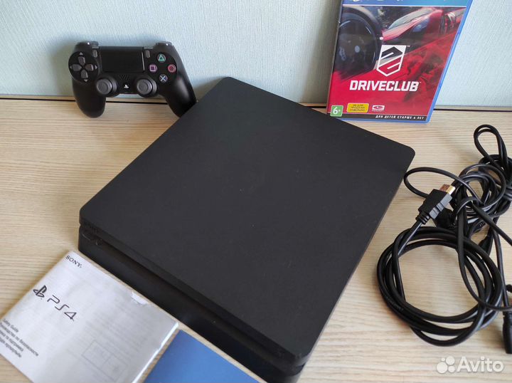 Sony playstation 4 slim / в отличном состоянии