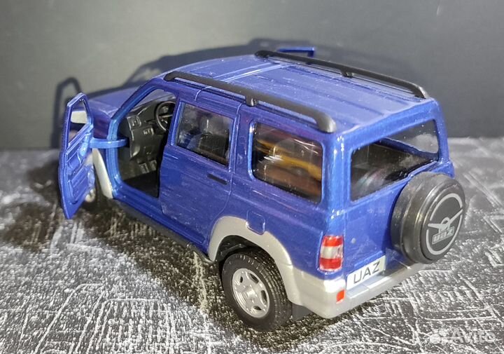 УАЗ-3163 патриот - синий 1/43