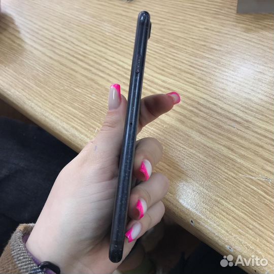 Телефон iPhone 7