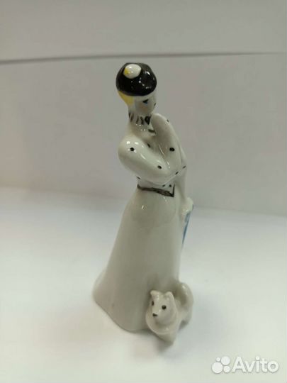 Статуэтка фарфоровая. 