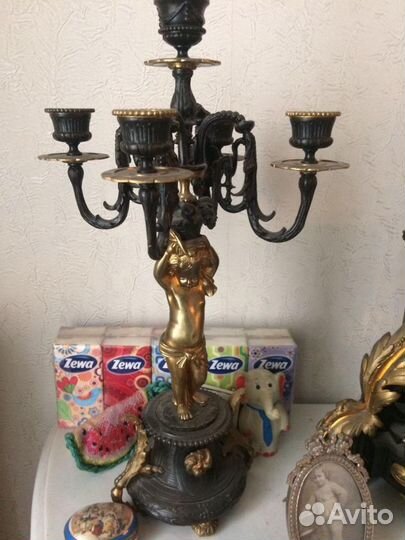 Часы каминные с подсвечниками