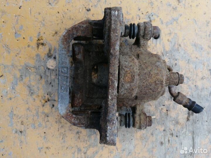 Суппорт задний левый Nissan Teana J31 VQ23