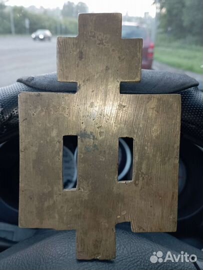 Крест с предстоящими святыми