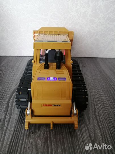 Бульдозер на пульте управления