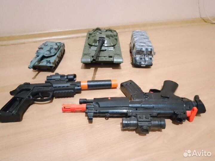 Боевая техника, автоматы